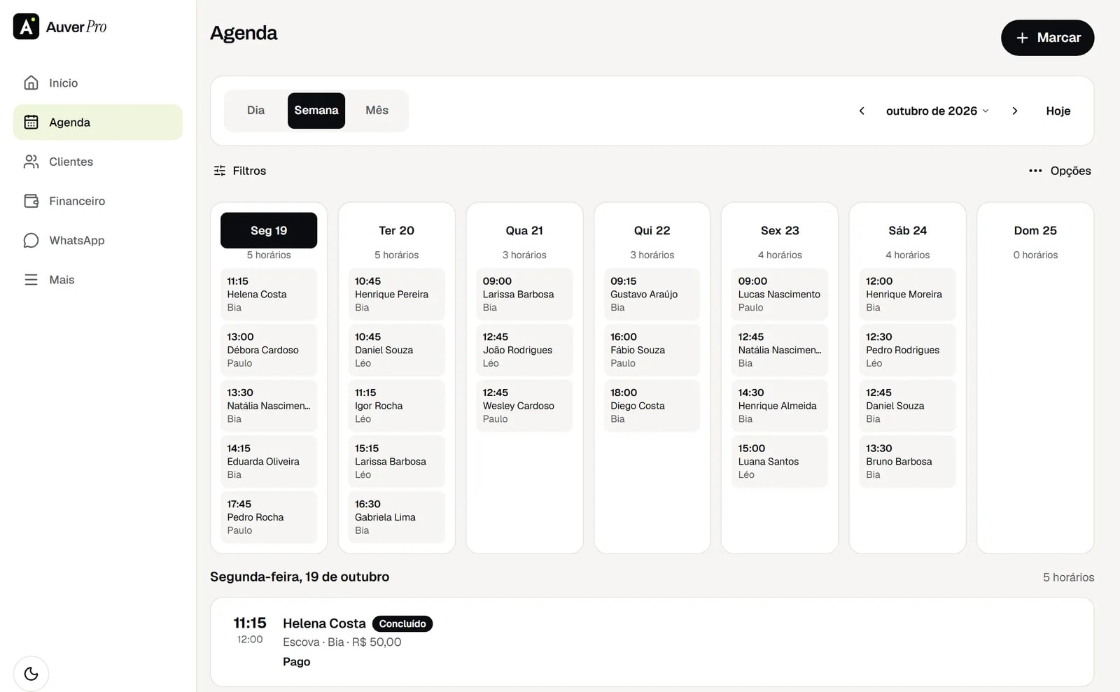 Agenda da semana no AUVER PRO, com os horários de cada profissional