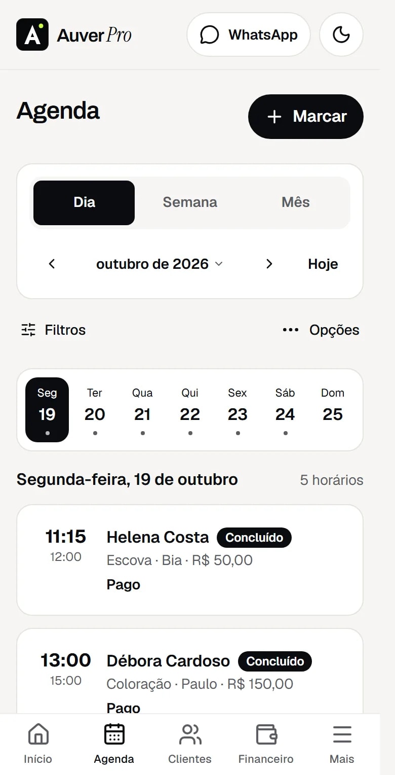 Agenda do salão no celular, com os atendimentos do dia por profissional